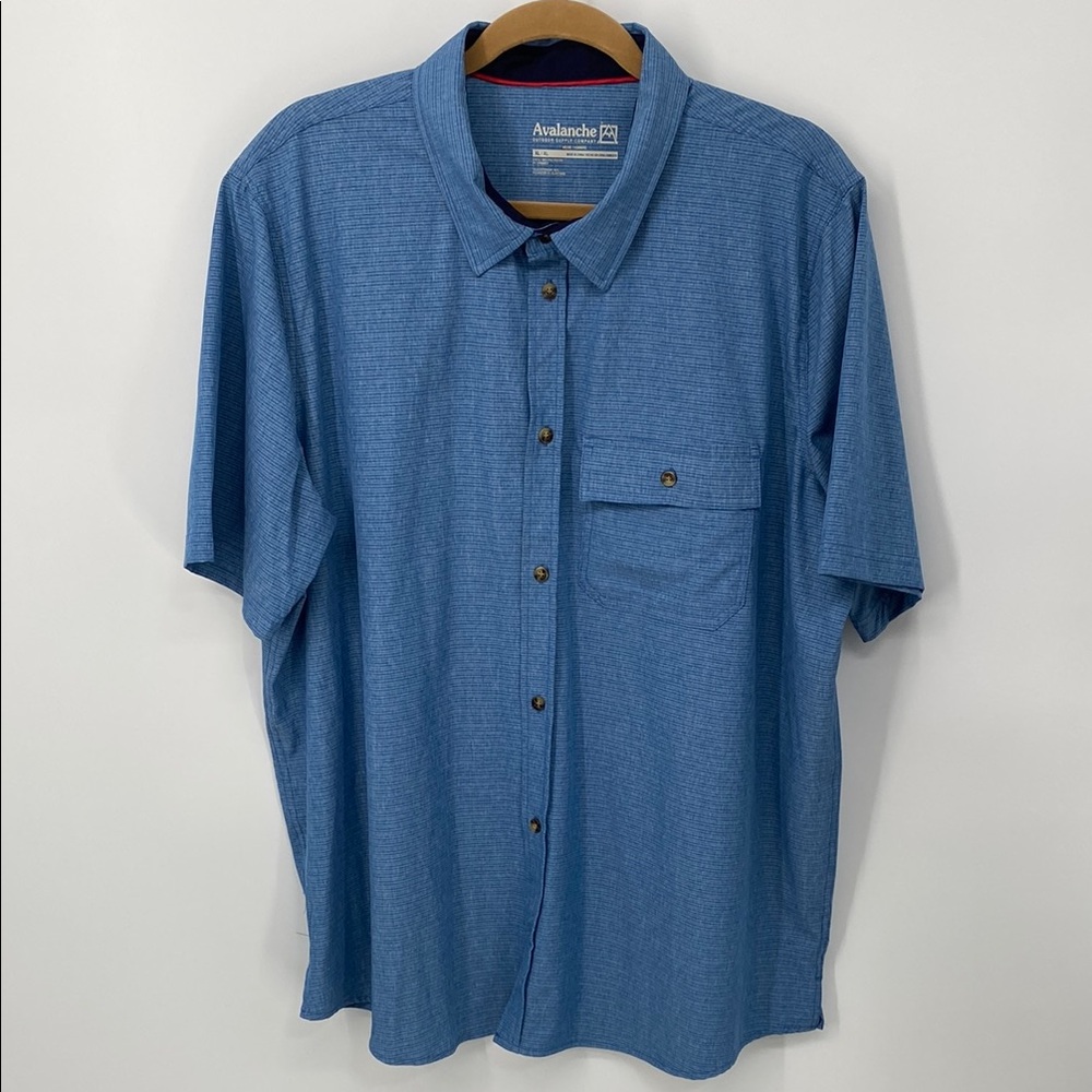 Avalanche Short Sleeve Button Down Shirt Size XL